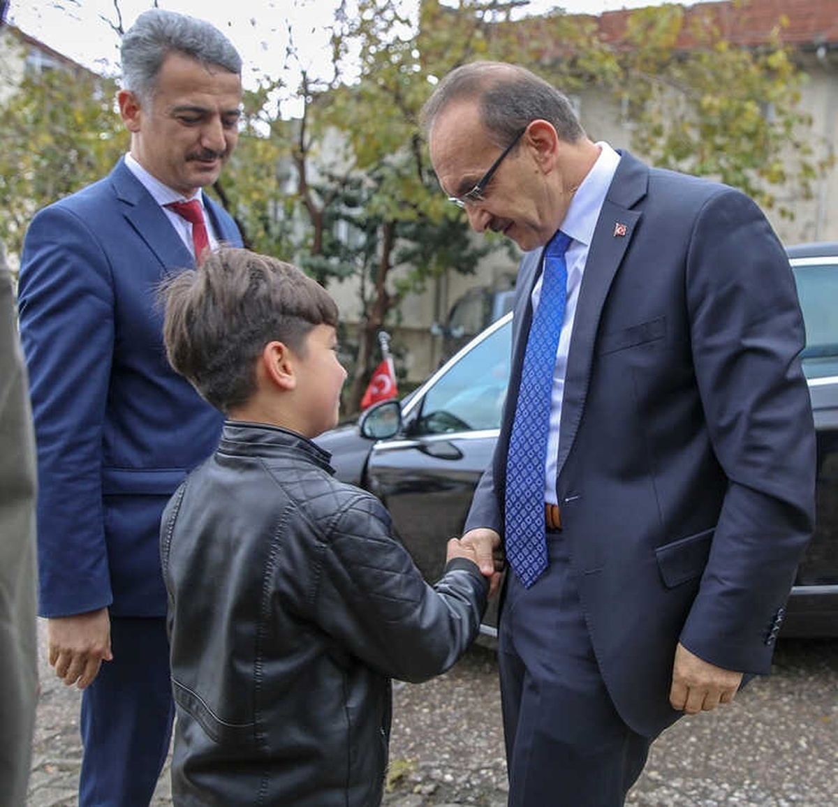 Vali Yavuz, 10 Yaşındaki Çocuğun \'Cuma Namazı\' İsteğini Kırmadı