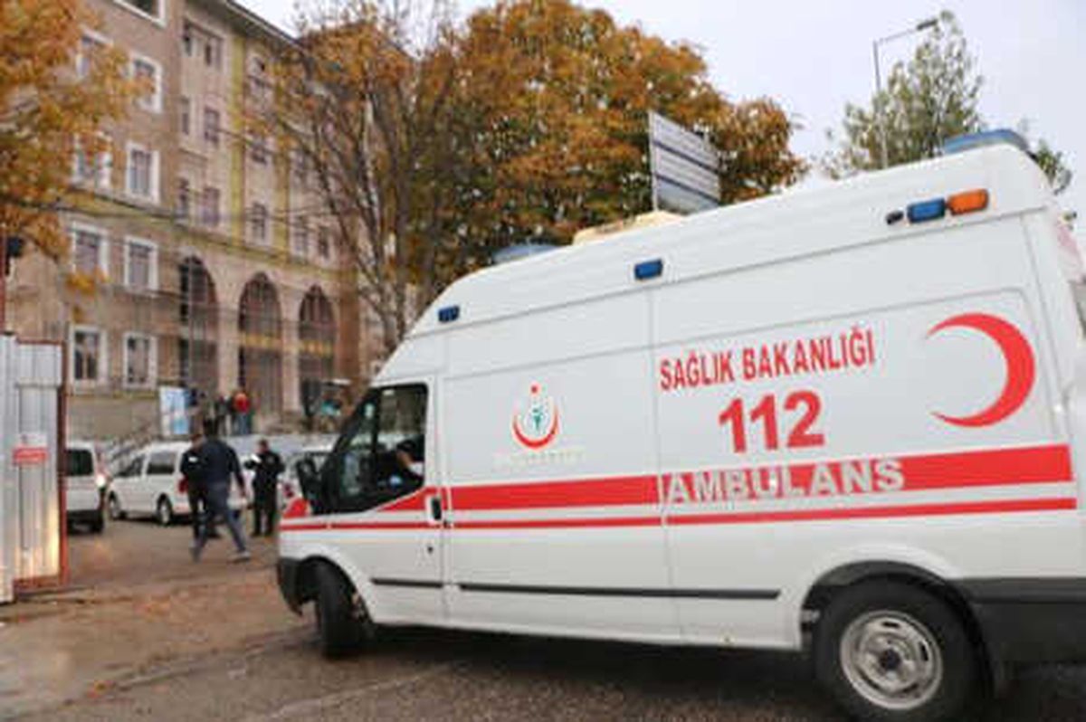 Valilik İnşaatından Düşen 2 İşçi Yaralandı