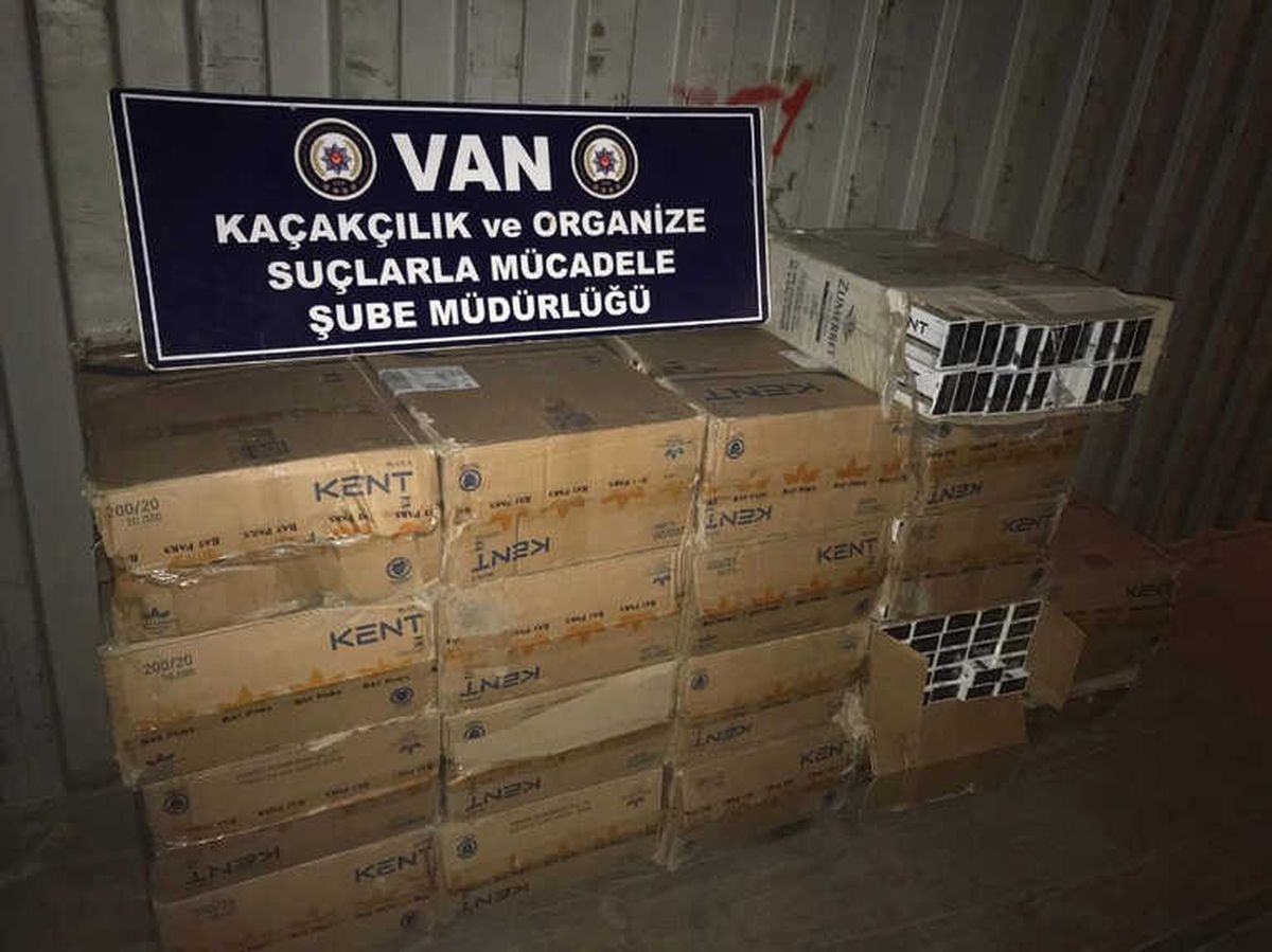 Van\'da 9 Bin 400 Paket Kaçak Sigara Ele Geçirildi