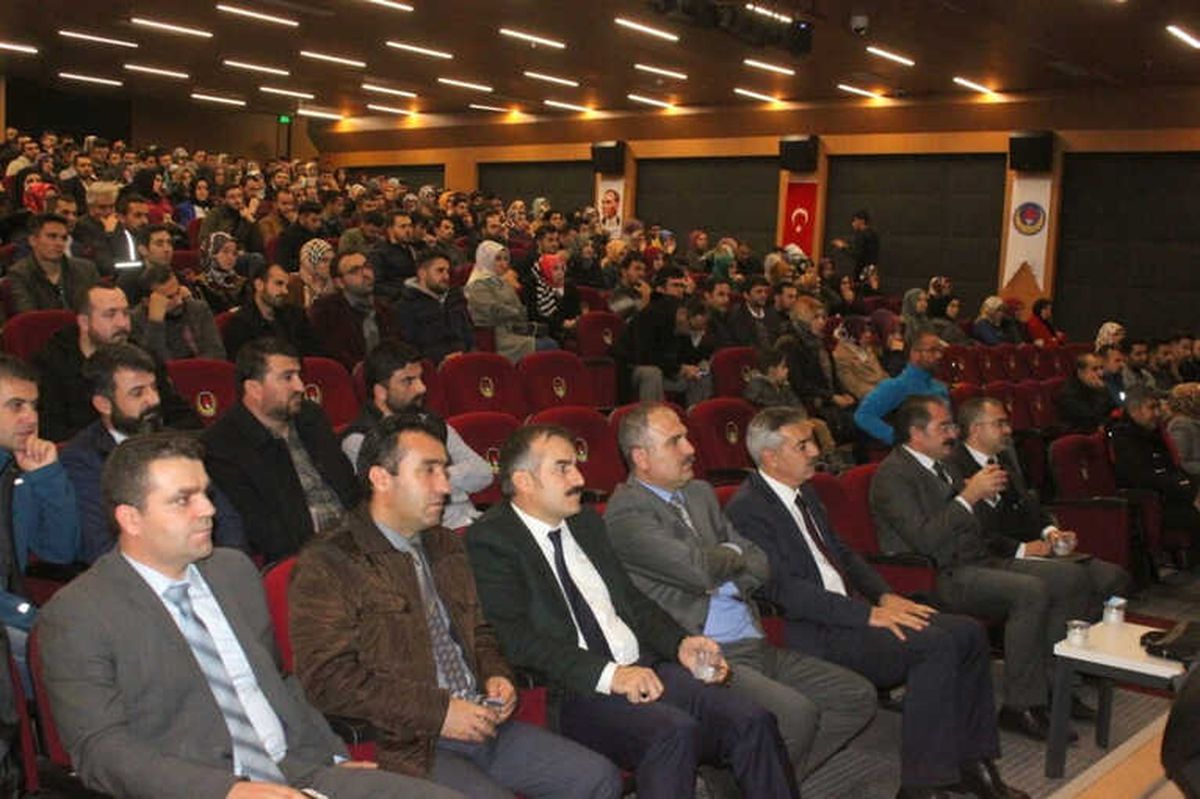 Van\'da "Eğitimde Model Olarak Hazreti Peygamber" Konulu Konferans