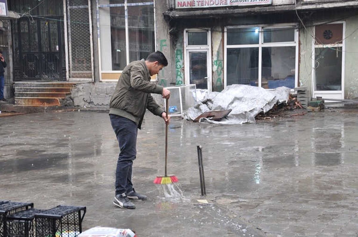 Yüksekova\'da Sağanak Yağış