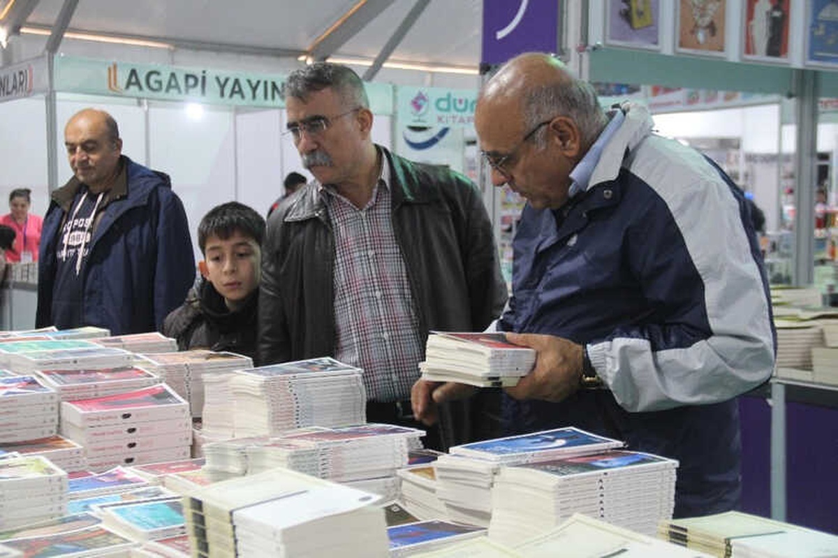 2. Kitap Fuarı\'nı 9 Günde 120 Bin Kişi Ziyaret Etti