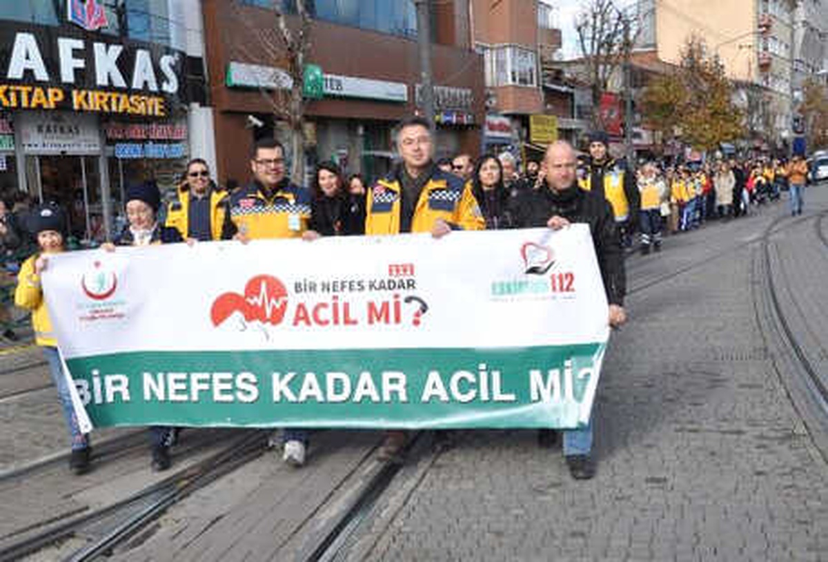 Acil Sağlık Hizmetleri Haftası\'nda Yürüdüler