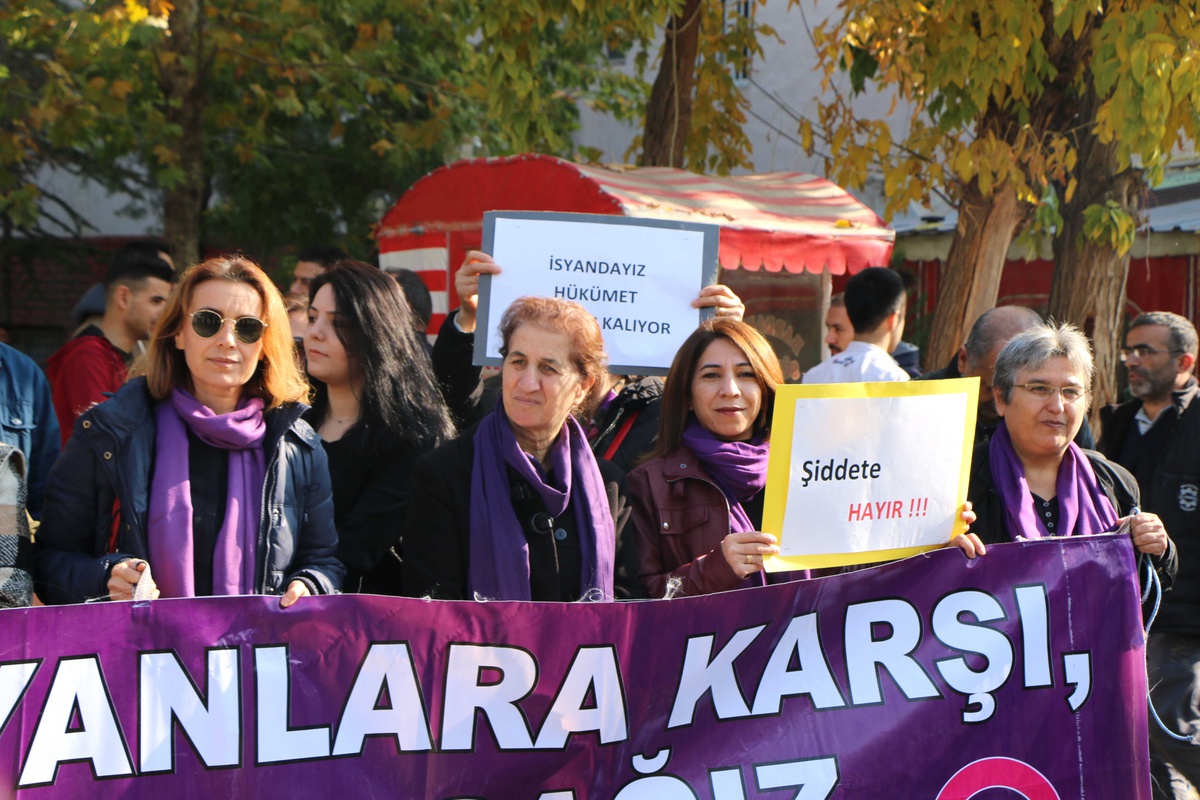 Adıyaman\'da Kadına Şiddete Tepki Açıklaması