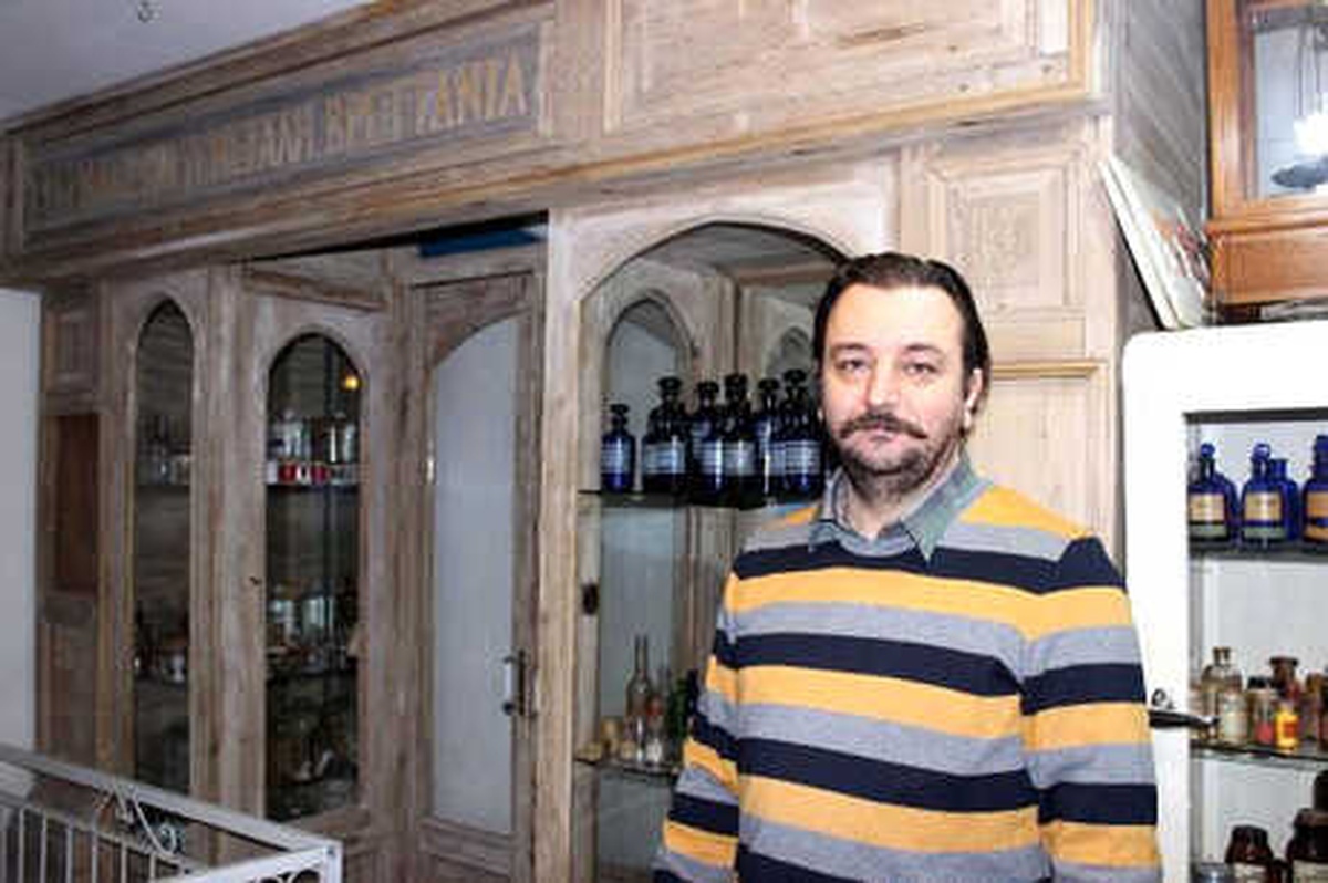 Bu Eczane, Görenleri 100 Yıl Önceye Götürüyor