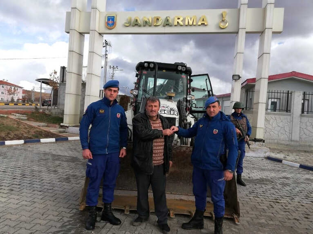 Çalınan İş Makinesi Bulunup Sahibine Teslim Edildi