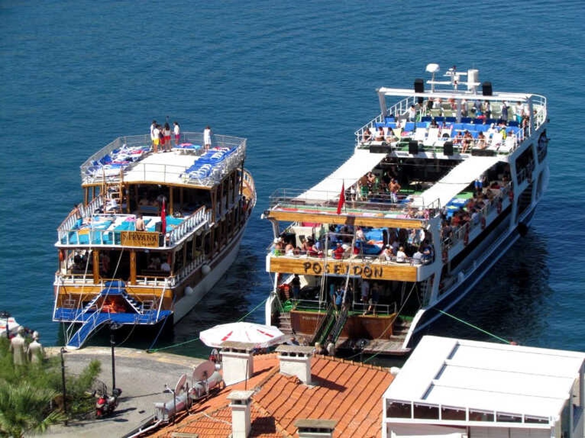 Çeşme\'deki Günübirlik Tur Teknelerinin Barınma Sıkıntısı