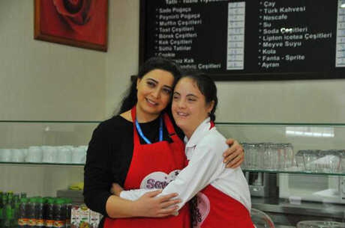 Down Sendromlu Özge Öğrencilerin Burs Umudu Oldu