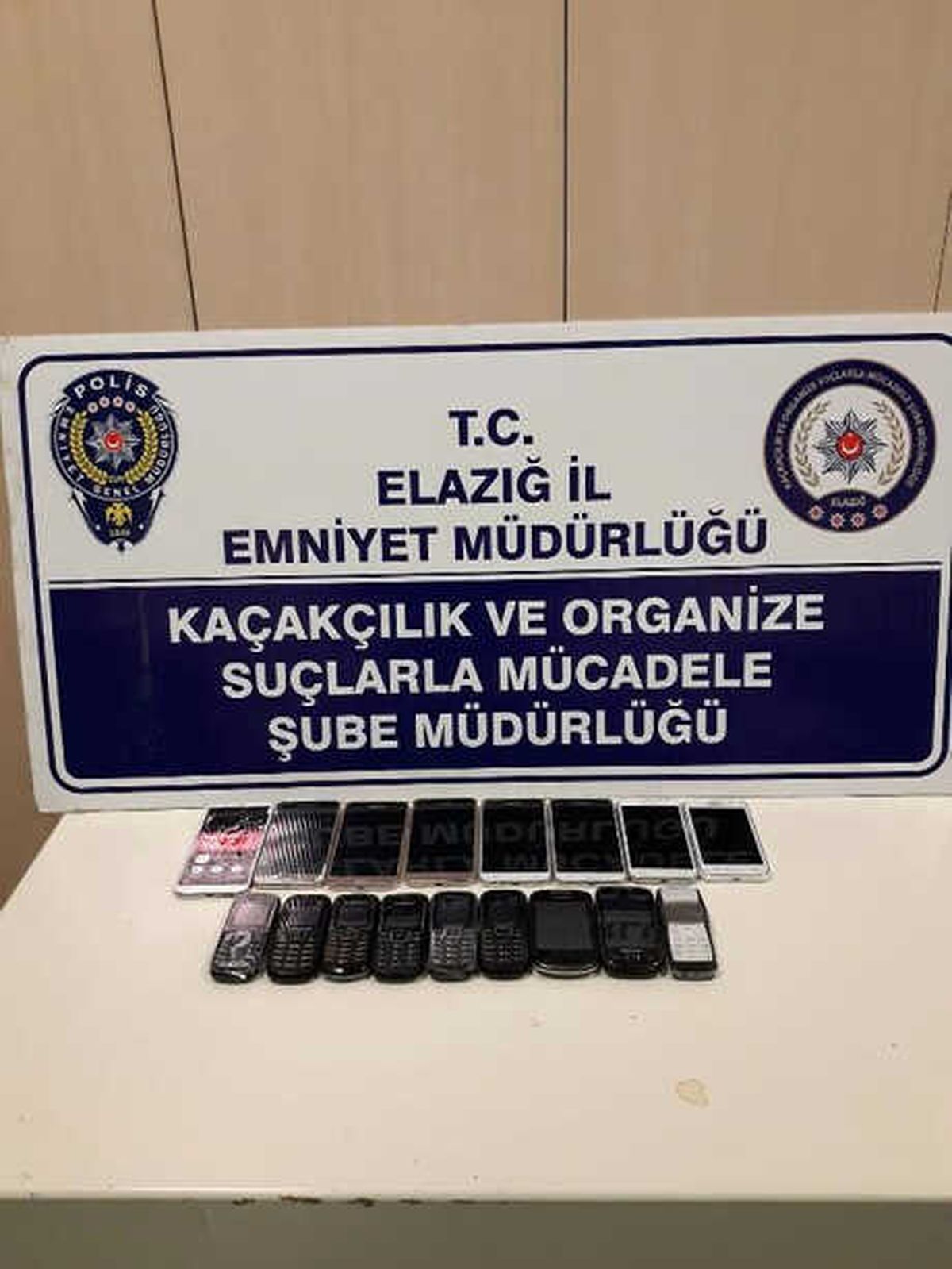 Elazığ\'da Kaçak Cep Telefonu Operasyonu