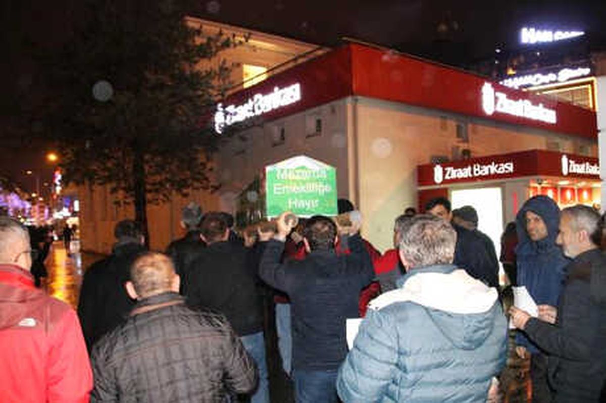 Emeklilikte Yaşa Takılanlardan Tabutlu Eylem