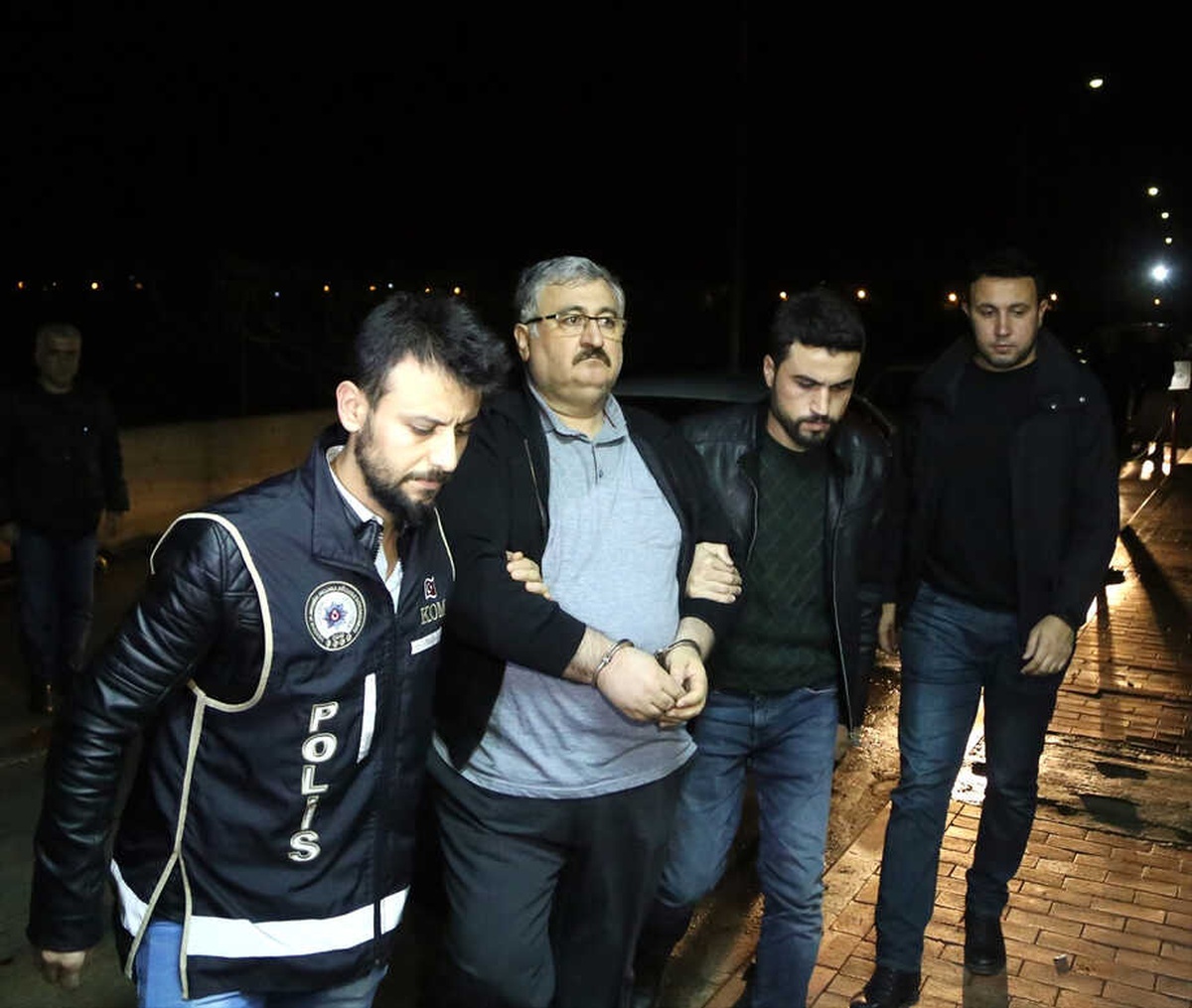 Fetö\'nün Eski Şanlıurfa İl İmamı ve Eşinin Adana\'da Yakalanması