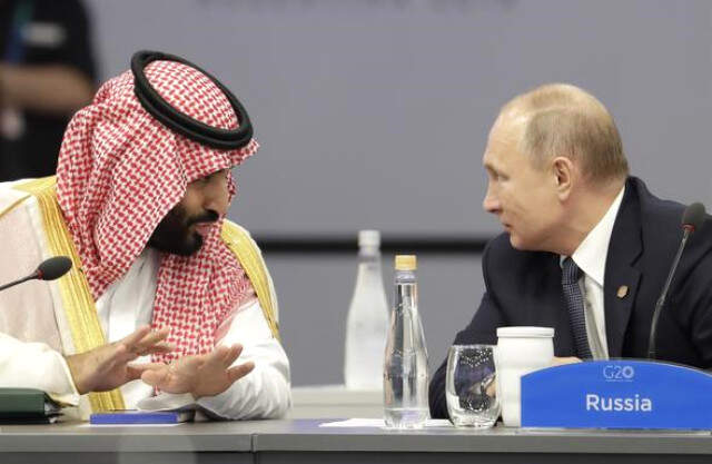 G-20 Zirvesine Katılan Putin ile Prens Selman'ın Samimi Selamlaşması Dikkat Çekti