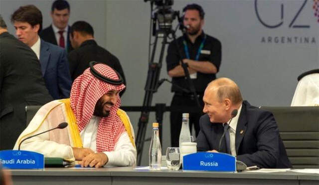 G-20 Zirvesine Katılan Putin ile <a class='keyword-sd' data-cke-saved-href='/prens-selman/' href='/prens-selman/' title='Prens Selman'>Prens Selman</a>'ın Samimi Selamlaşması Dikkat Çekti