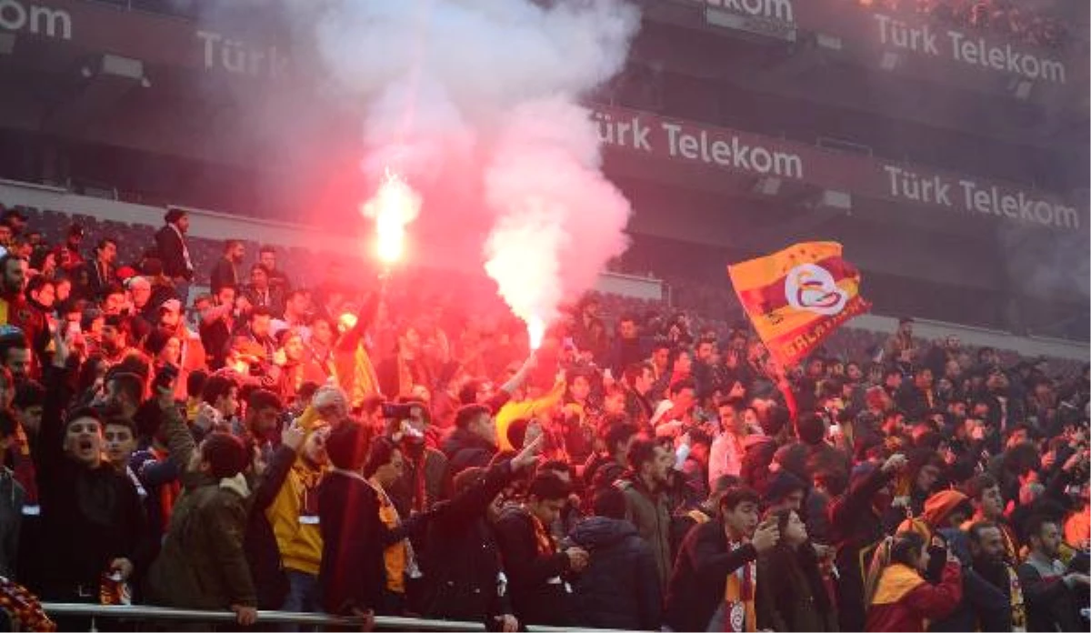 Galatasaray Derbi Maçın Hazırlıklarını Taraftarı Önünde Tamamladı