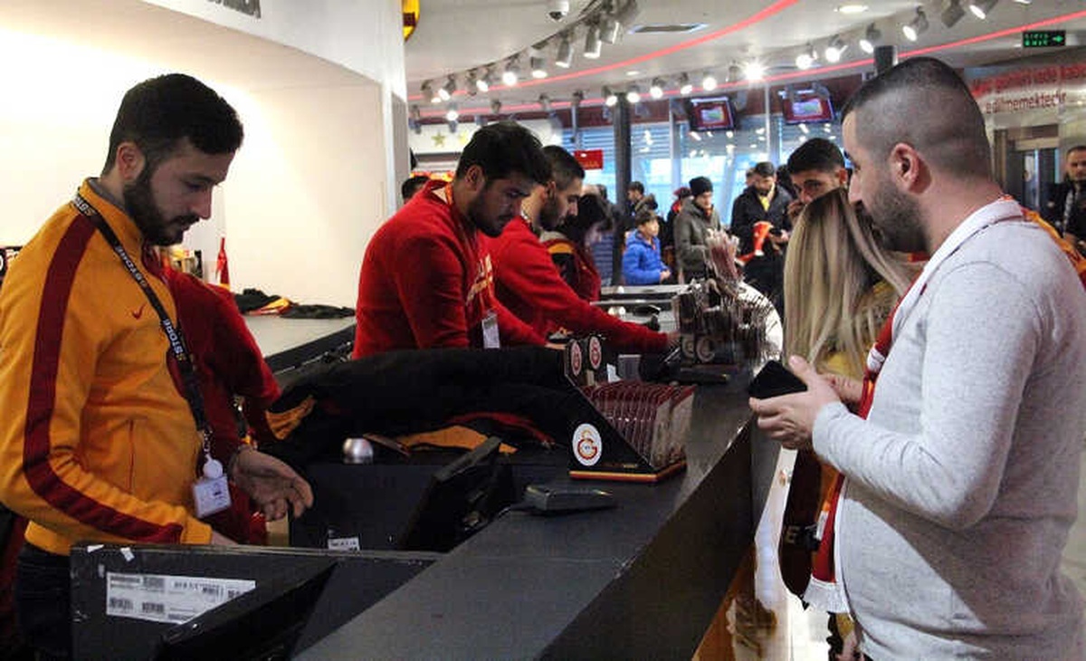 Galatasaray Taraftarları İdmana Akın Etti