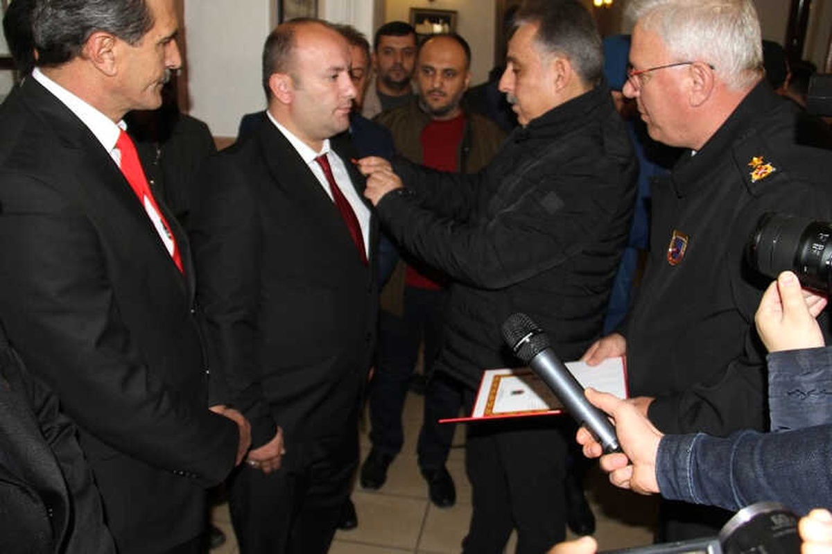 Gazilik Unvanına Kavuşan Uzman Çavuşa Madalyası ve Beratı Verildi