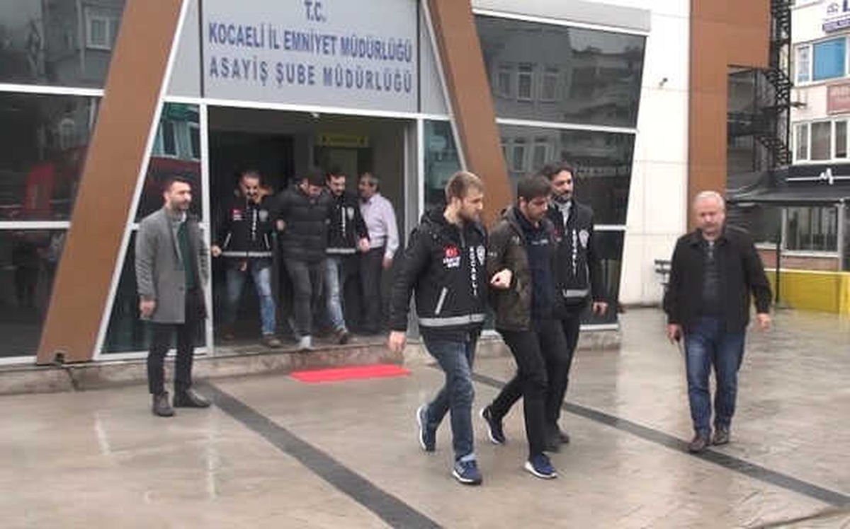 Gürcistan\'a Kaçarken Yakalanan 2 Cinayet Şüphelisi Tutuklandı