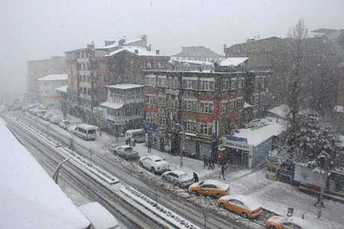 Hakkari\'de Kar Yağışı