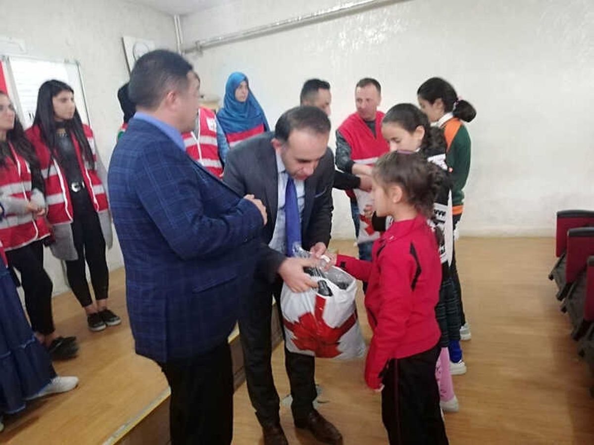 Hakkari Kızılay Sevindirmeye Devam Ediyor
