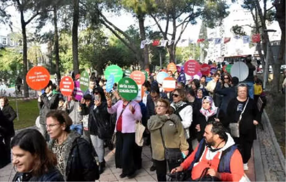 İzmir\'de Engelliler Hakları İçin Yürüdü