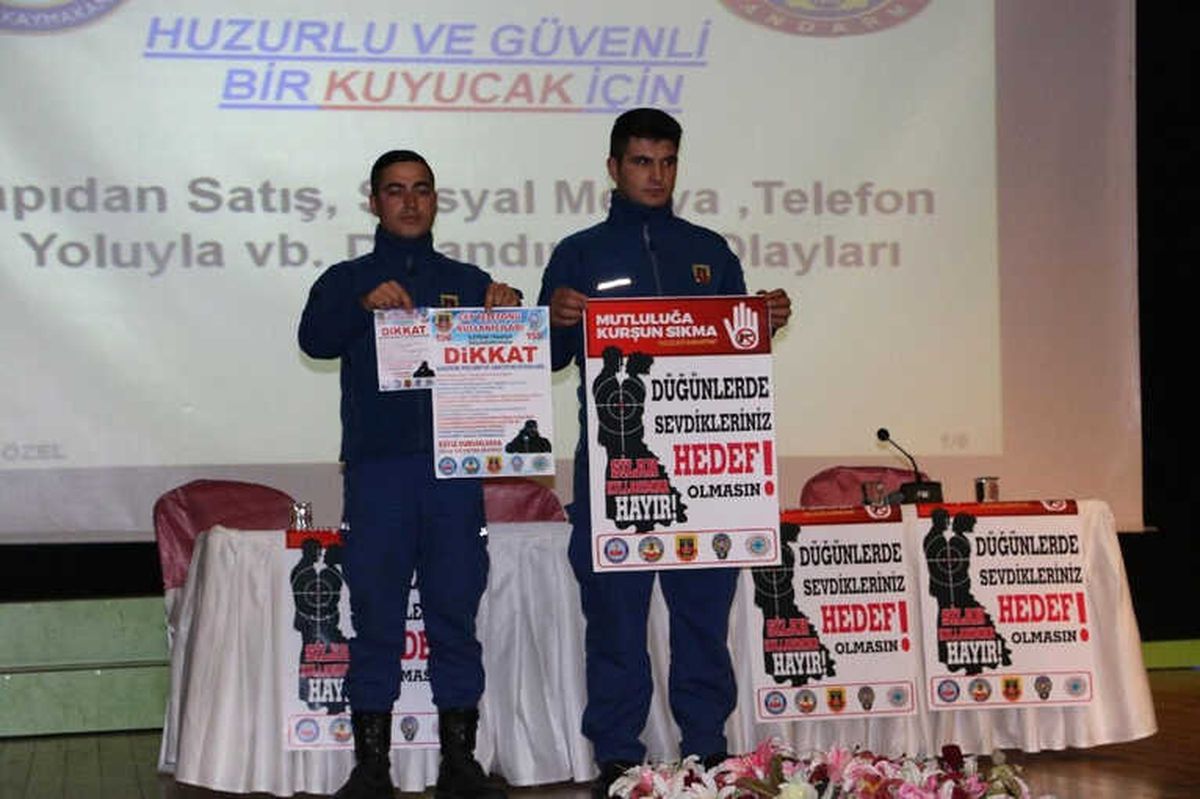 Jandarma Vatandaşları Bilgilendirmeye Devam Ediyor