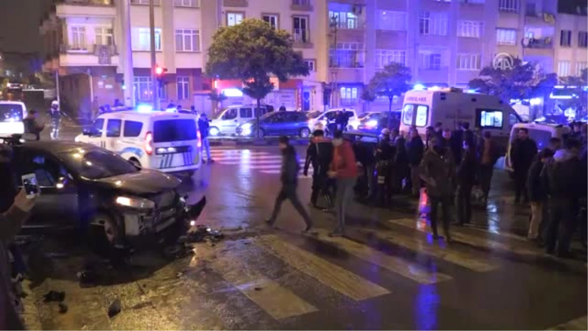 Kilis\'te Otomobiller Çarpıştı: 4 Yaralı