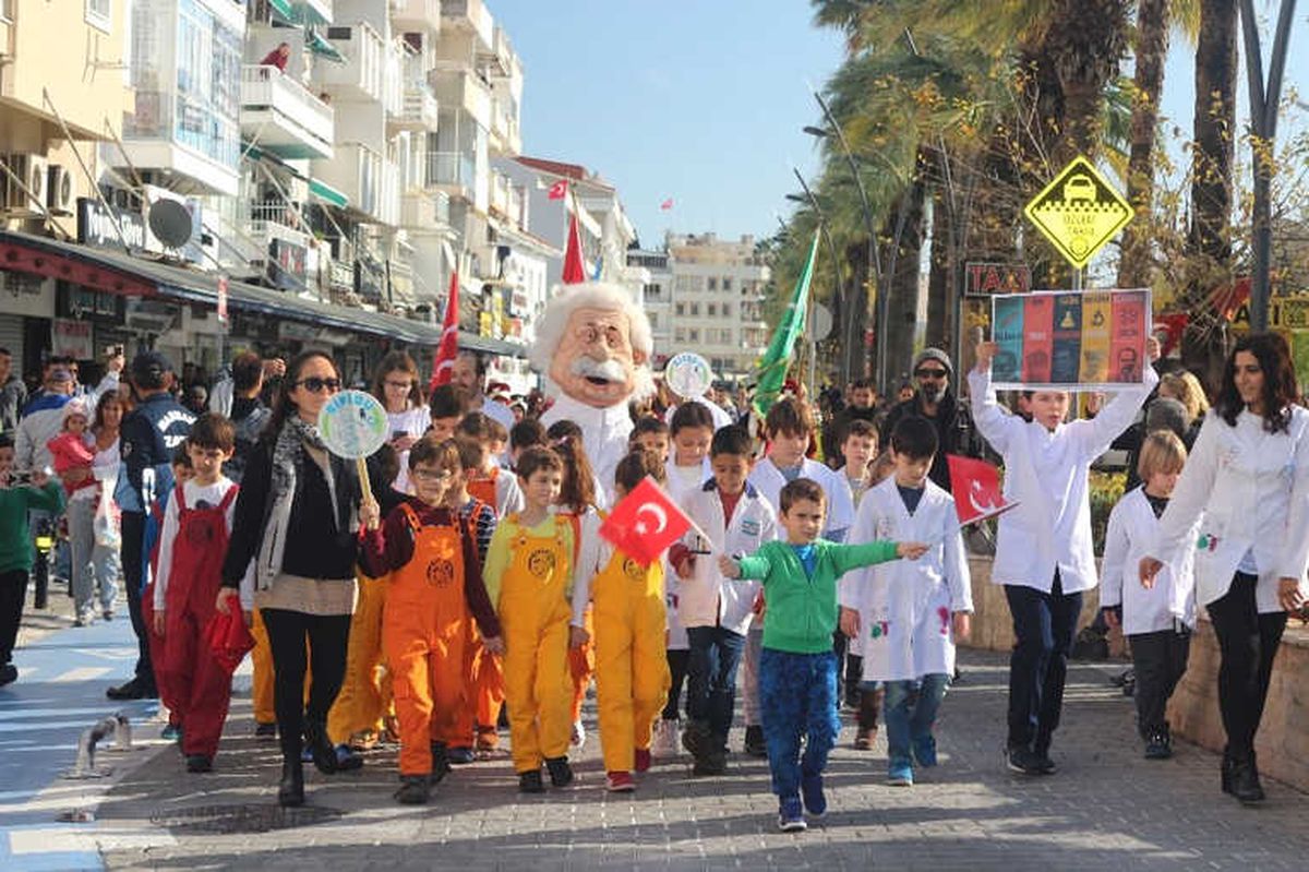 Marmaris\'e Festival Hareketi