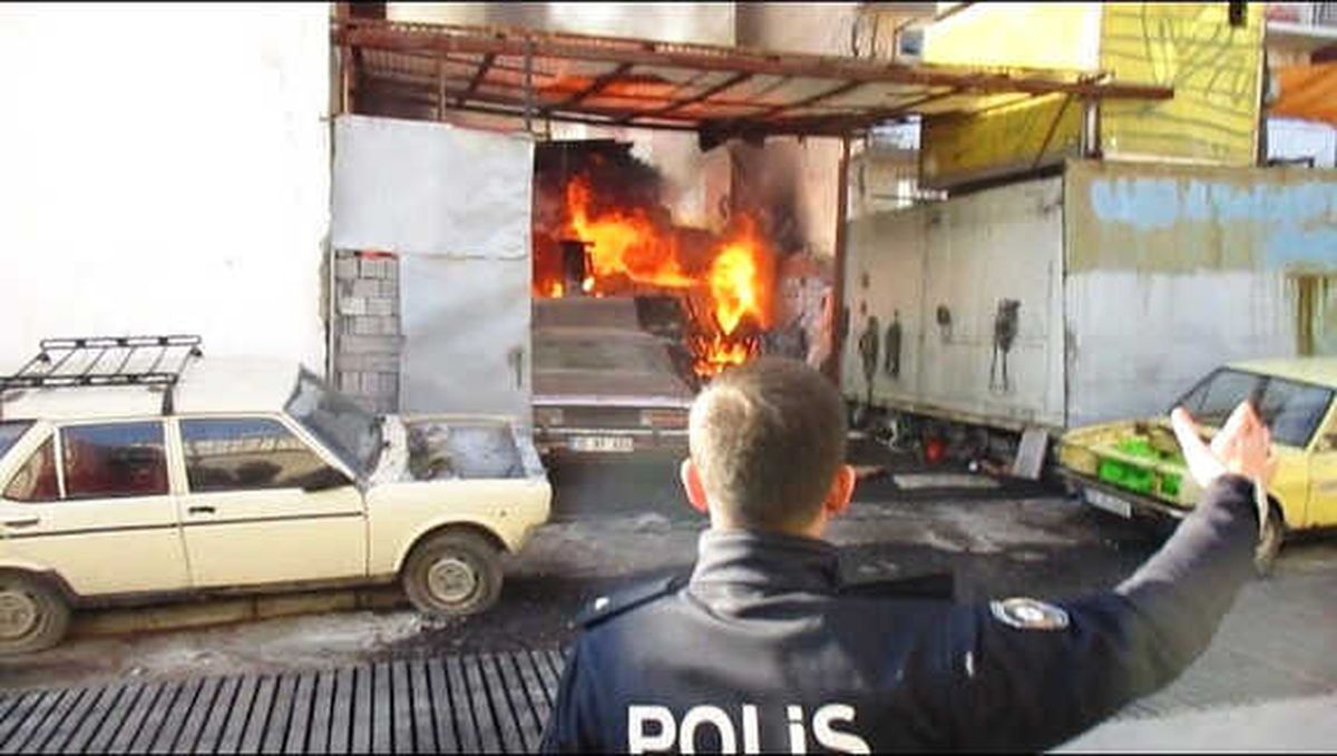 Otomobil Tamircisinde Yangın