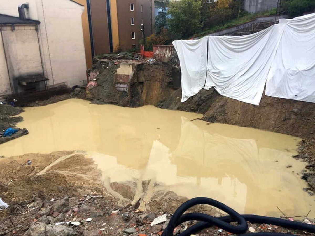 Sağanak Yağış Nedeniyle Okul İnşaatını Su Bastı