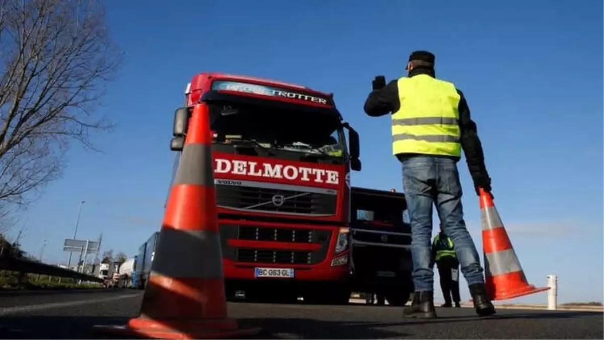 Sarı Yelekliler: \'Fransız Baharı\' mı \'Faşizmin Ayak Sesleri\' Mi?