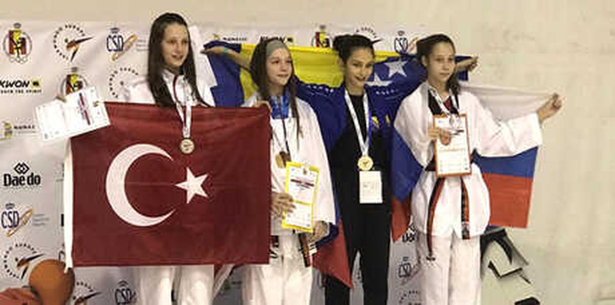 Şefika Çakal\'dan Gümüş Madalya!