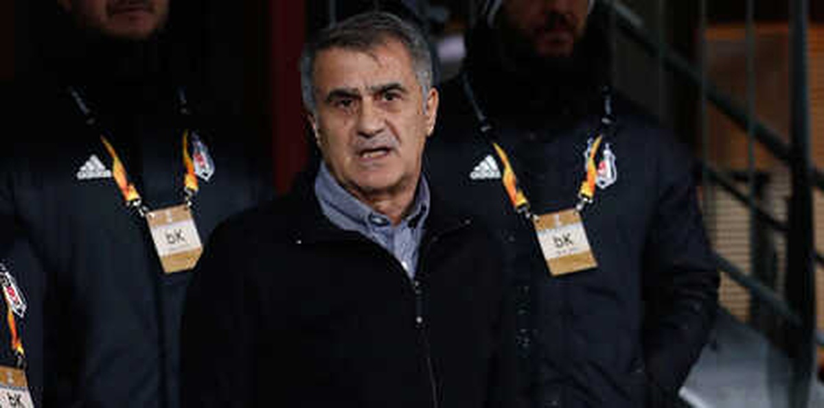 Şenol Güneş\'ten Soyunma Odasında İnce Ayar!