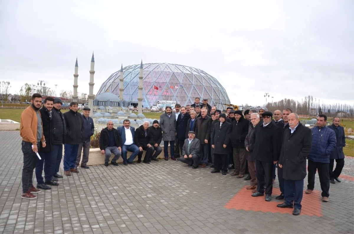 Seyitgazili Muhtarlar Türk Dünyası Bilim Kültür ve Sanat Merkezi\'nde