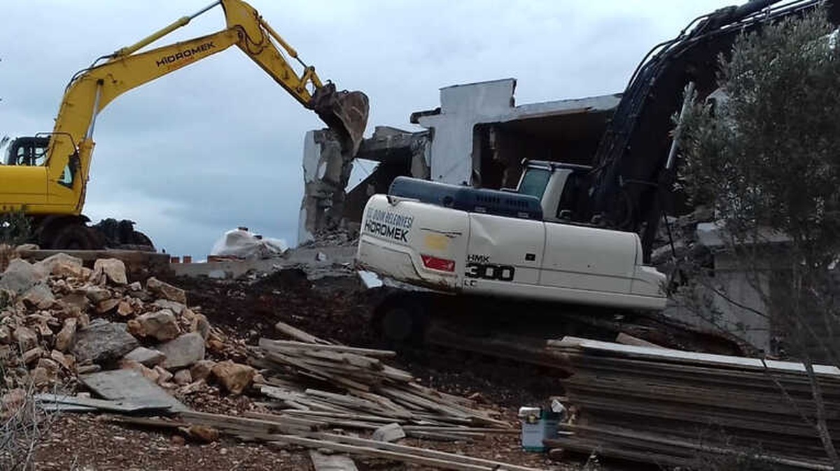 Turizm Bölgesindeki Kaçak Yapılar Yıkıldı