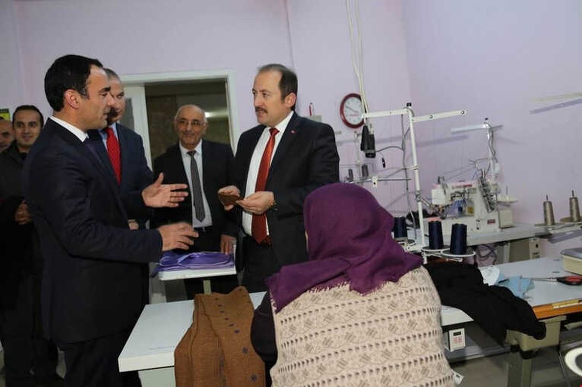 Vali Pehlivan, Halk Eğitim Merkez\'ini Ziyaret Etti