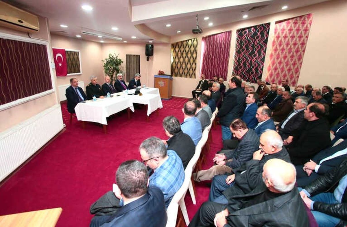 Vali Varol\'dan Muhtarlarla Toplantı