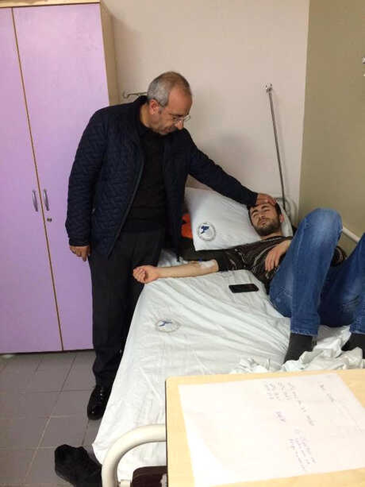 Van Yyü\'de 337 Öğrenci, Gıda Zehirlenmesi Şüphesiyle Hastaneye Kaldırıldı