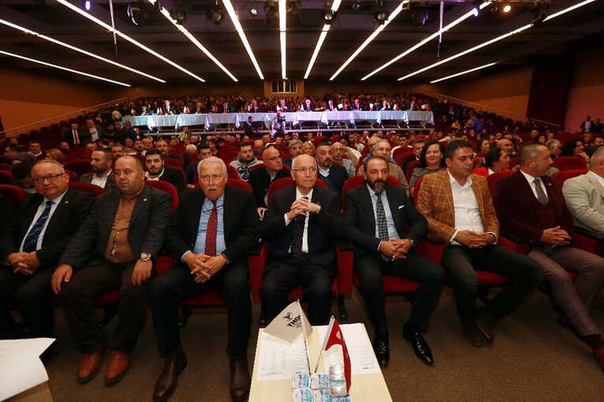 Yenimahalle\'de Halk Oyunları Yarışması Nefes Kesti