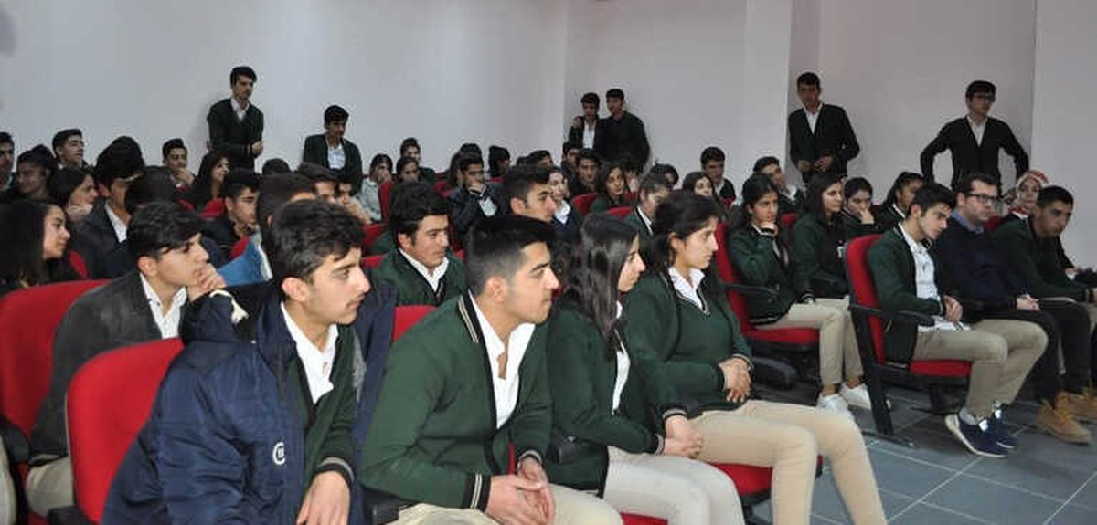 Yüksekova Esendere Beldesinde Öğrencilere Meslek Tanıtım Paneli