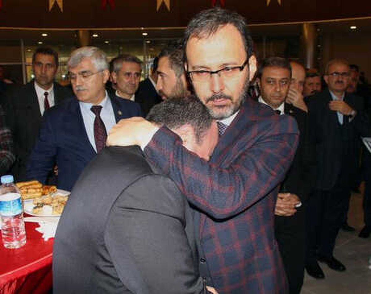 Bakan Varank, Ağabeyi Adına Yaptırılan Kütüphanenin Açılışında Gözyaşını Tutamadı