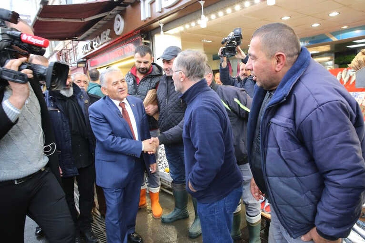Başkan Memduh Büyükkılıç: "Halkın Teveccühünü Görüyoruz"