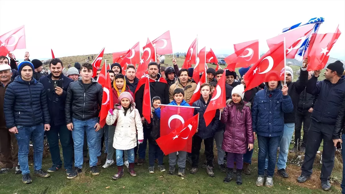 Beypazarı\'nda "Bayrak ve Şehitlere Saygı" Yürüyüşü