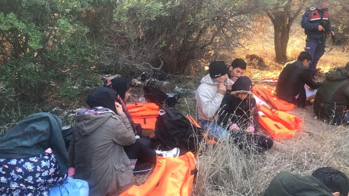 Çanakkale\'de Yasa Dışı Yollarla Midilli Adası\'na Geçme Hazırlığındaki 21 Düzensiz Göçmen Yakalandı