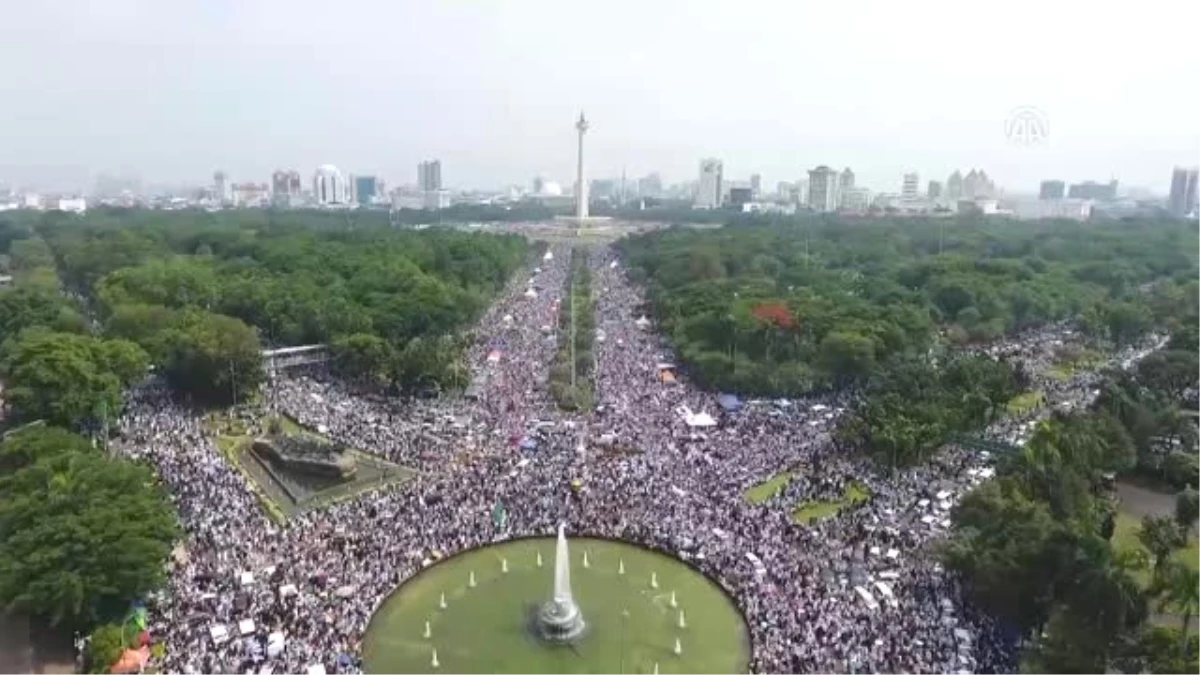 Endonezya\'da Milyonların Katılımıyla Dayanışma Etkinliği Düzenlendi - Cakarta