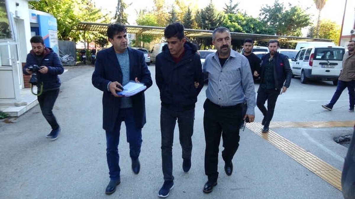 Eşcinselleri Bıçaklayıp Gasp Ettiler