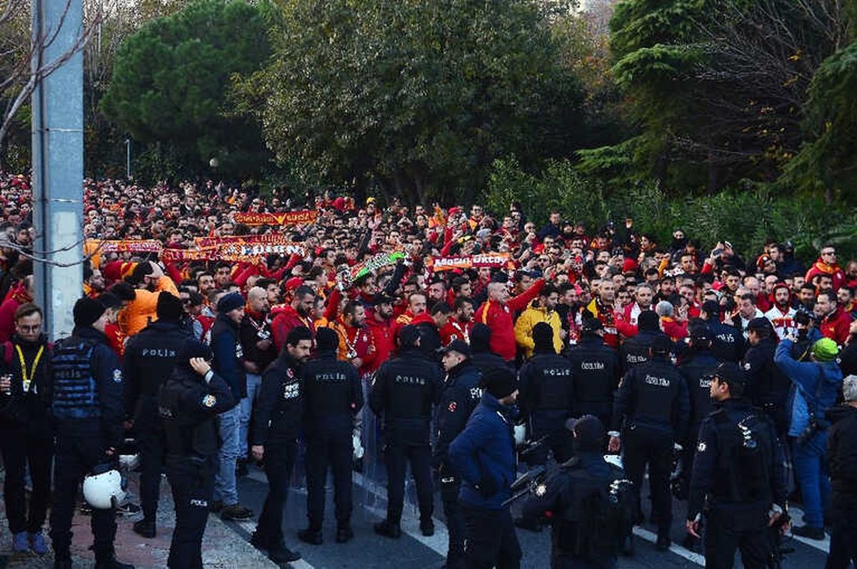 Galatasaray Taraftarı Vodafone Park\'a Ulaştı