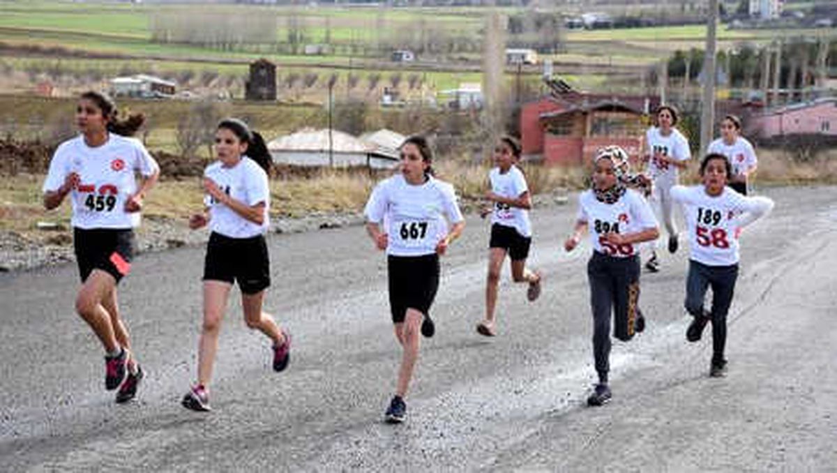 Gardiyan Atletin, Oğlu Anısına Düzenlediği Geleneksel Maraton Koşuldu