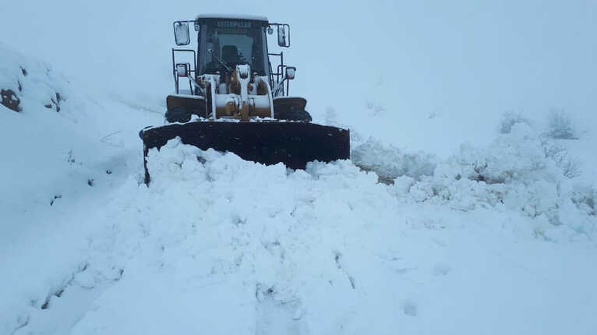 Hakkari\'de 24 Köy ile 59 Mezra Yolu Ulaşıma Kapandı