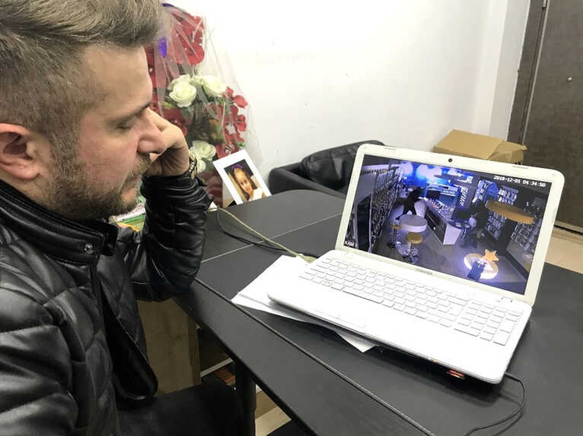 Hırsızlar Taşla Kırdıkları Mağazadan 50 Bin Liralık Telefon Çaldı
