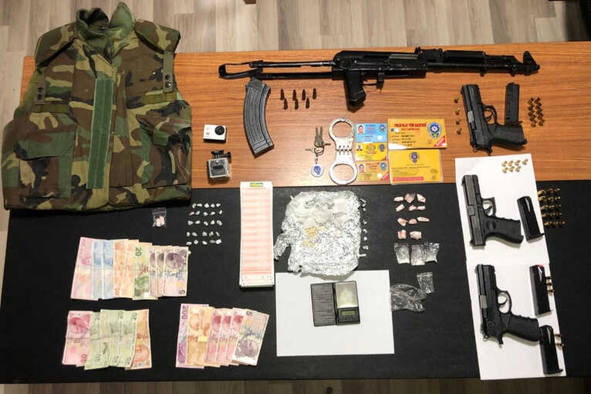 İstanbul\'da Narkotik Baskınından Adeta Cephanelik Çıktı